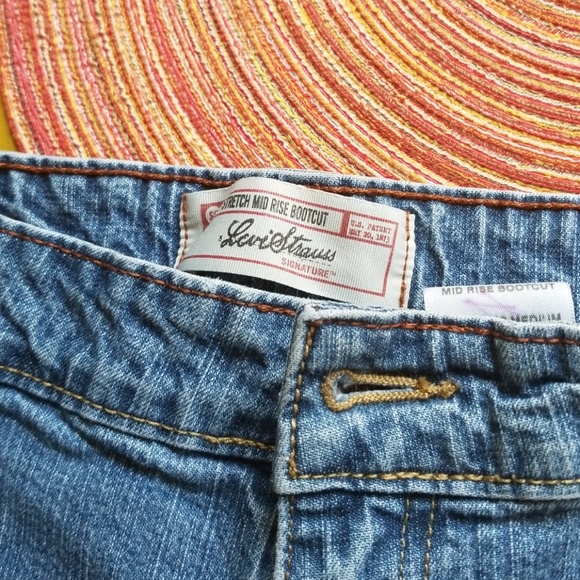 Levi's Jeans - Picture 2 of 8